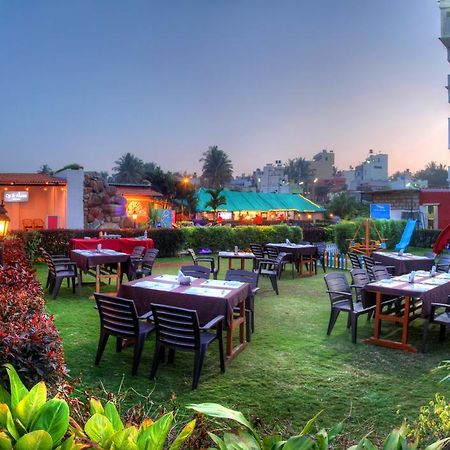 By The Way Hotel Mysore Buitenkant foto